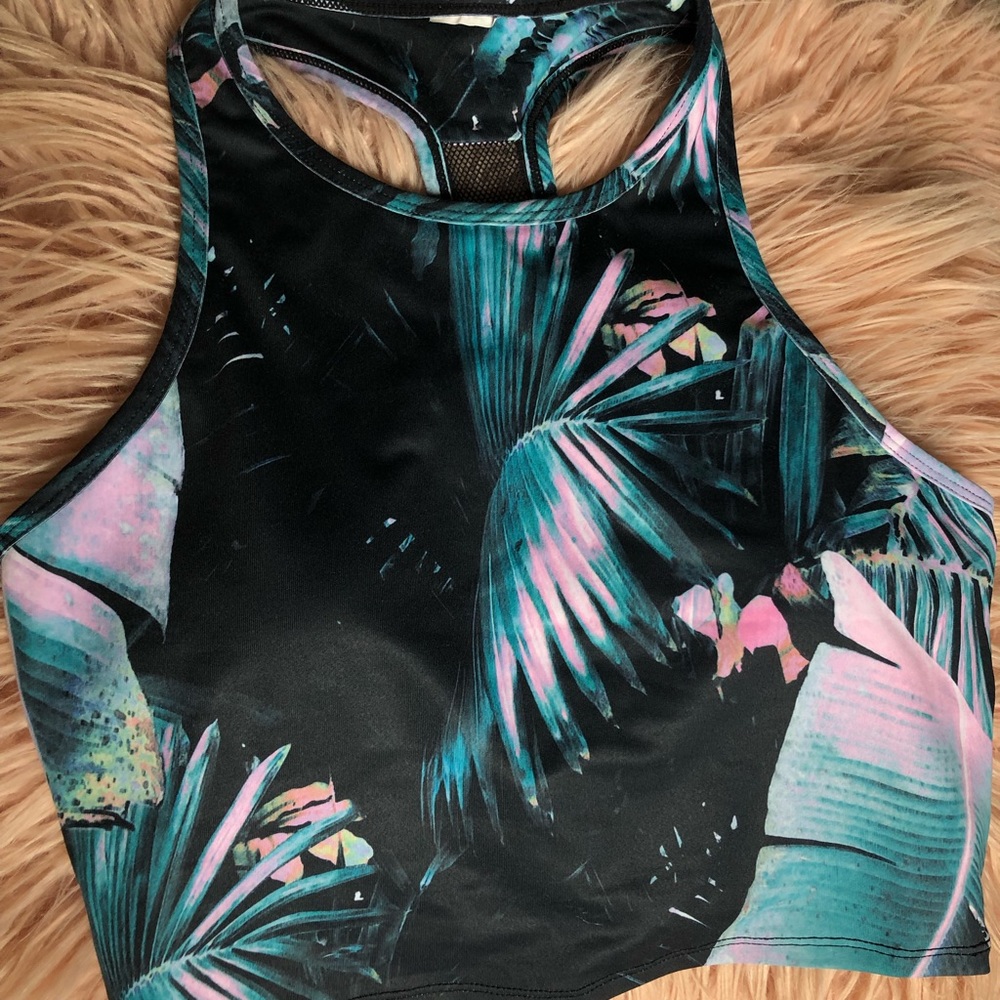 cropped workout shirt